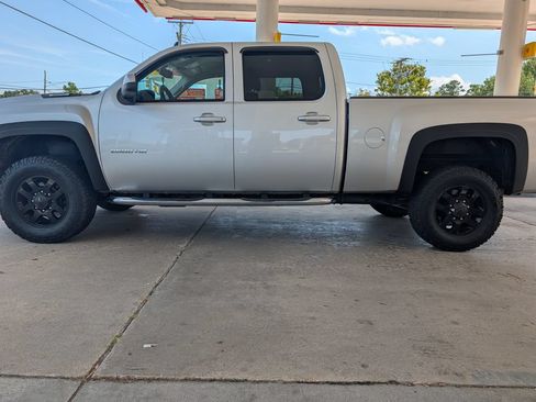 Used 2012 Chevrolet Silverado 2500 LTZ w/ LTZ Plus Package AWD/4WD image 2