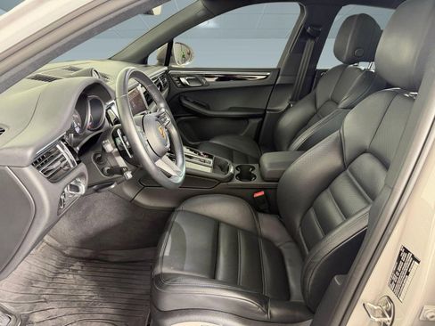 Used 2024 Porsche Macan image 5