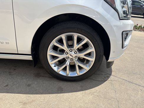 Used 2018 Ford Expedition Max Platinum AWD/4WD image 13