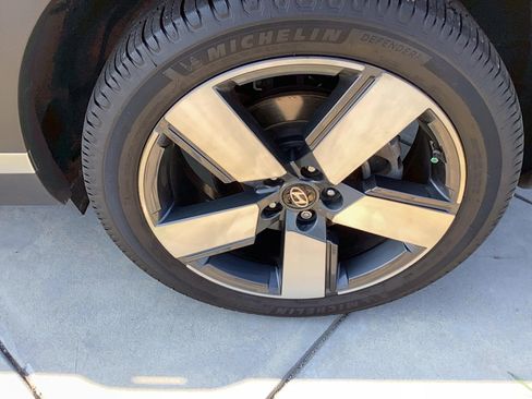 Used 2024 Hyundai Santa Fe Limited AWD/4WD image 9