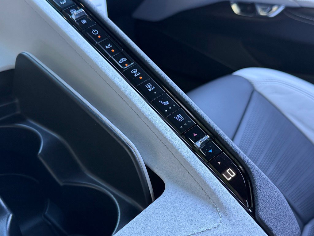 Used 2025 Chevrolet Corvette Z06 RWD image 46