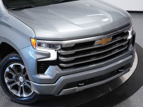 Used 2025 Chevrolet Silverado 1500 High Country w/ Technology Package AWD/4WD image 54