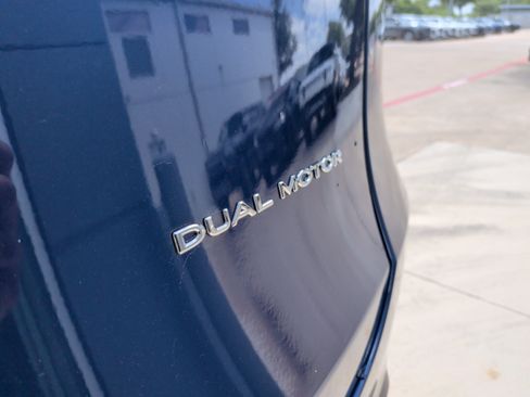 Used 2024 Tesla Model Y Long Range AWD/4WD image 38