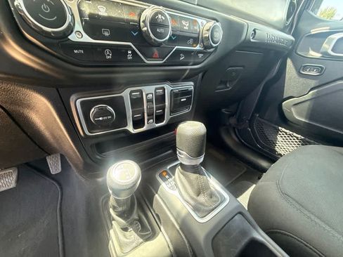 Used 2018 Jeep Wrangler Unlimited Sport AWD/4WD image 16