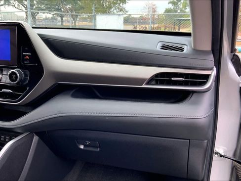 Certified 2024 Toyota Highlander LE image 18