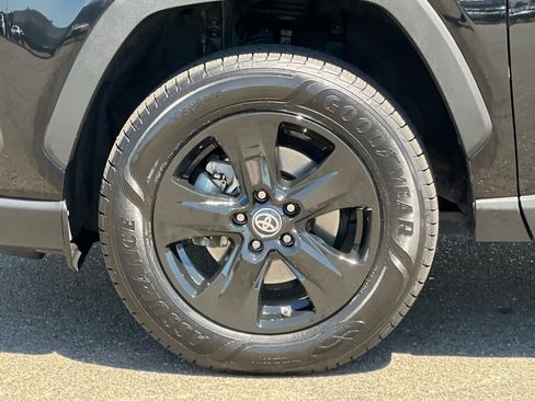 Certified 2021 Toyota RAV4 LE AWD/4WD image 30
