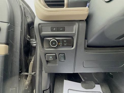 Used 2024 Ford Expedition Limited image 11