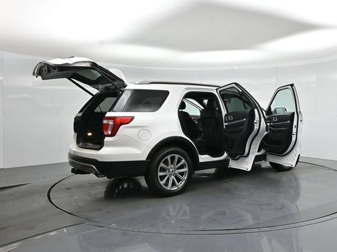 Certified 2017 Ford Explorer Limited FWD image 6