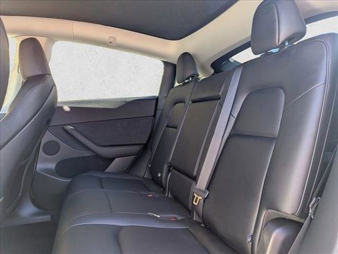 Used 2025 Tesla Model Y Long Range image 17