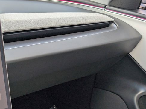 Used 2025 Tesla Model 3 image 30