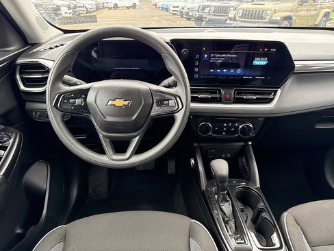 Used 2025 Chevrolet TrailBlazer LT image 11