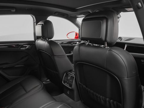 Certified 2026 Porsche Macan AWD/4WD image 24