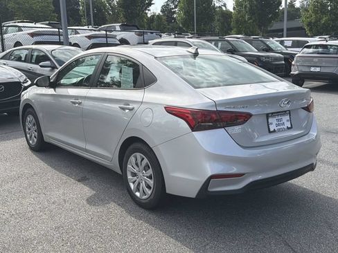 Certified 2022 Hyundai Accent SE FWD image 6