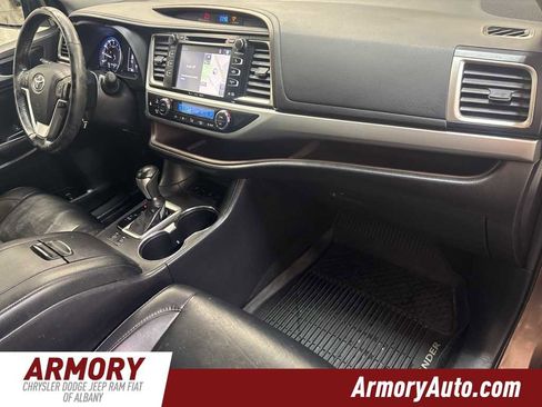 Used 2019 Toyota Highlander XLE image 39