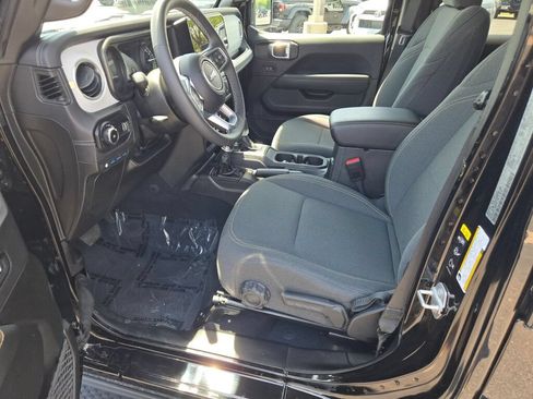 Certified 2025 Jeep Wrangler Unlimited Sahara AWD/4WD image 5