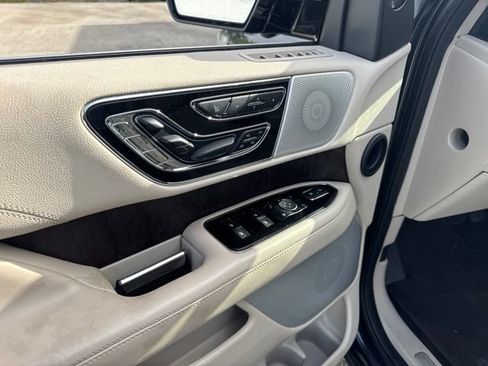 Used 2021 Lincoln Navigator Reserve w/ Luxury Package RWD image 7