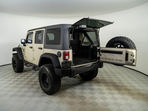 Used 2018 Jeep Wrangler Unlimited Sport w/ Connectivity Group AWD/4WD image 28