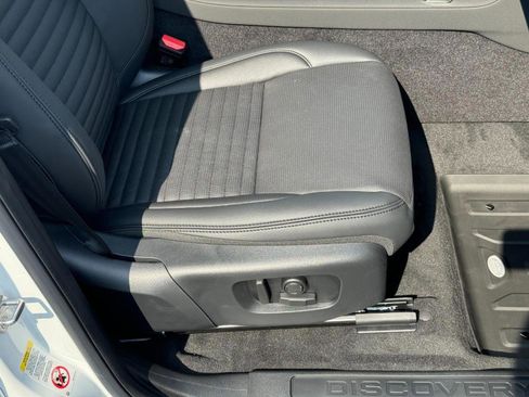 Used 2025 Land Rover Discovery Sport S image 18
