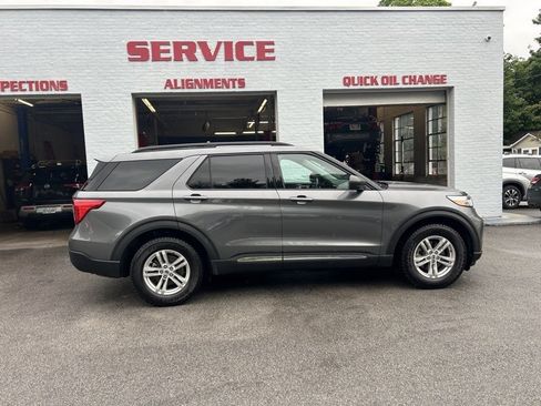 Used 2022 Ford Explorer XLT w/ Equipment Group 202A AWD/4WD image 1