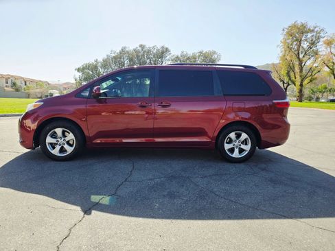 Used 2017 Toyota Sienna LE FWD image 5