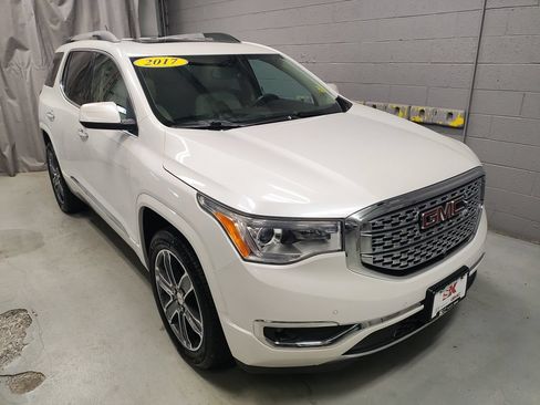 Used 2017 GMC Acadia Denali w/ Technology Package AWD/4WD image 5