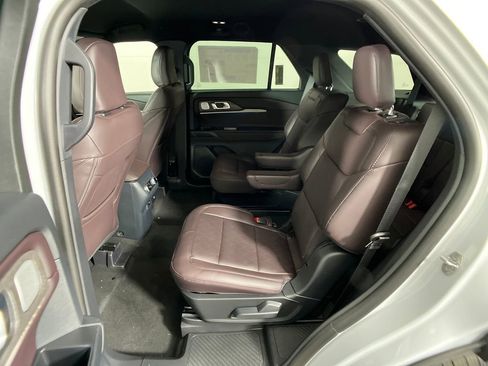 New 2026 Ford Explorer Platinum image 31