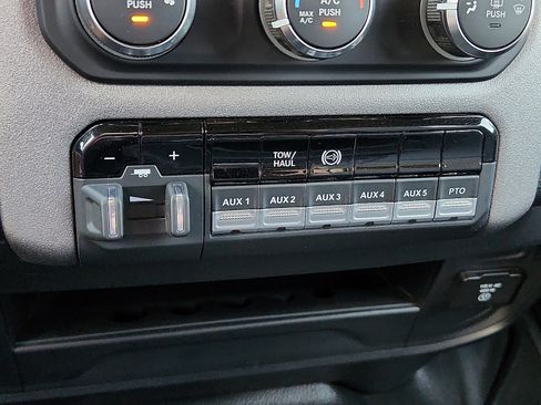 Used 2021 RAM 5500 Tradesman w/ Chrome Appearance Group image 15