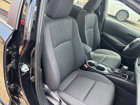 Used 2025 Toyota Corolla LE FWD image 34