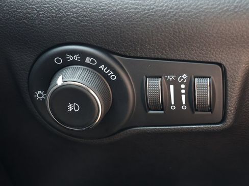 Used 2025 Jeep Compass Latitude AWD/4WD image 25