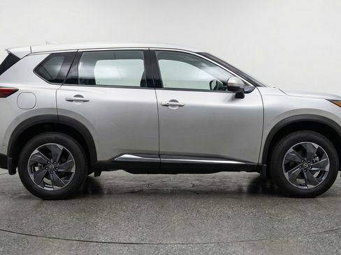 Used 2025 Nissan Rogue SV FWD image 11