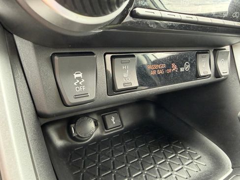Used 2022 Toyota RAV4 XLE w/ Convenience Package AWD/4WD image 23