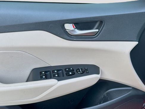 Used 2022 Hyundai Accent SEL FWD image 11