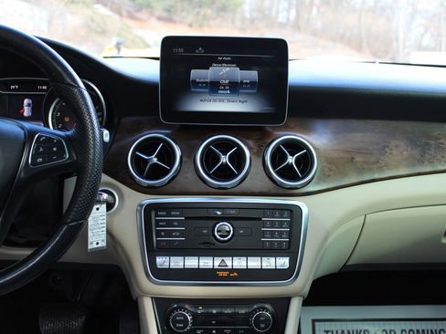 Used 2019 Mercedes-Benz GLA 250 4MATIC image 21