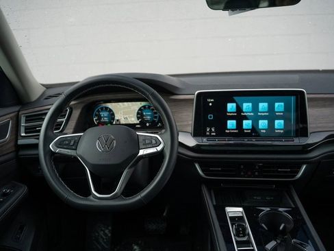 Used 2025 Volkswagen Atlas SEL image 19