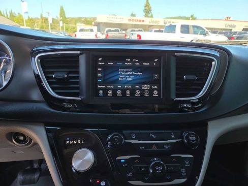 Used 2020 Chrysler Pacifica Touring-L w/ Tire & Wheel Group FWD image 24