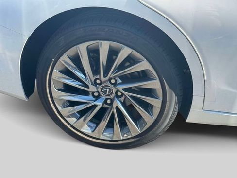 Used 2024 Lexus ES 300h w/ Luxury Package FWD image 8