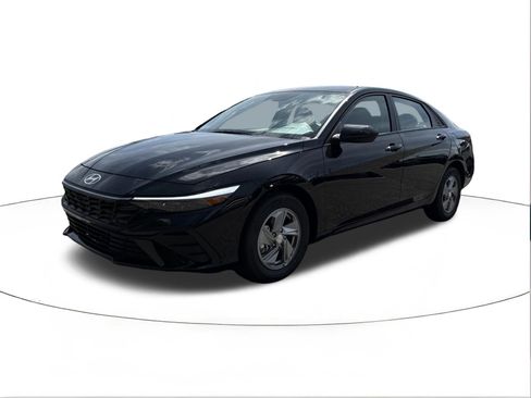 New 2026 Hyundai Elantra SE FWD image 7
