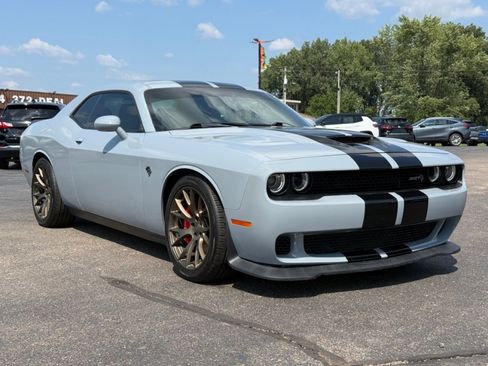 Used 2016 Dodge Challenger SRT Hellcat RWD image 2