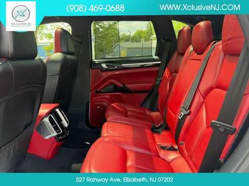 Used 2017 Porsche Cayenne AWD/4WD image 30
