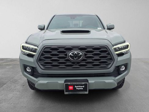 Used 2022 Toyota Tacoma TRD Sport w/ TRD Premium Sport Package AWD/4WD image 2