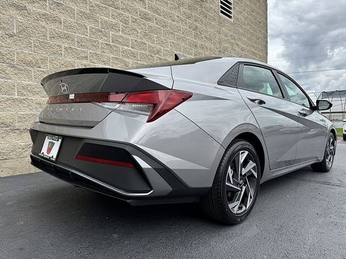 Used 2025 Hyundai Elantra Sport image 3