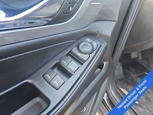 Used 2023 Chevrolet Traverse LT image 12