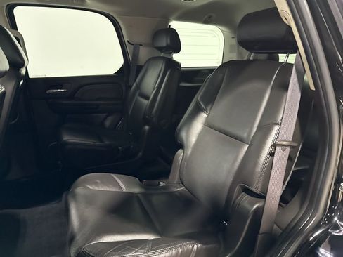 Used 2007 Cadillac Escalade AWD w/ Information Package image 31