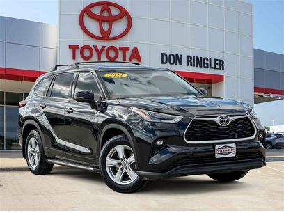 Used 2022 Toyota Highlander LE
