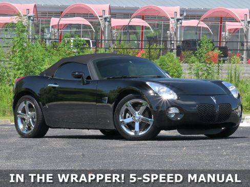 Used 2006 Pontiac Solstice Convertible w/ Premium Package RWD image 2