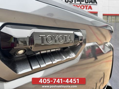 Used 2025 Toyota Tundra Limited AWD/4WD image 46