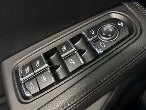 Used 2023 Porsche Macan Turbo AWD/4WD image 8