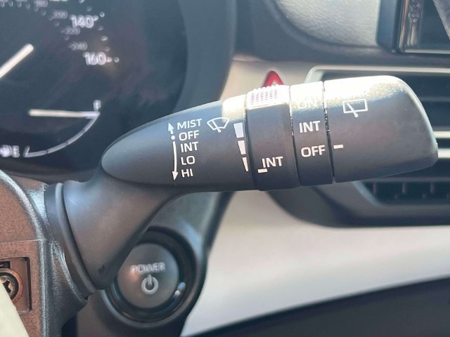 Certified 2025 Toyota Sienna XLE FWD image 28