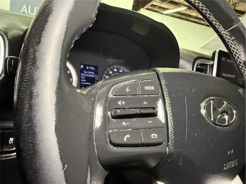 Used 2022 Hyundai Venue SEL image 32