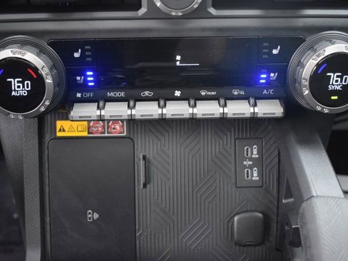 Used 2025 Toyota Tacoma TRD Off-Road w/ TRD Off Road Premium Package image 29